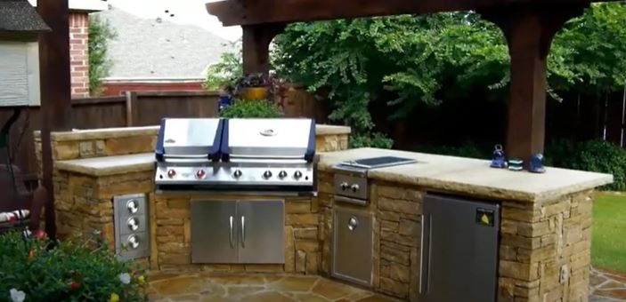 When to consider using granite for outdoor kitchen countertops
