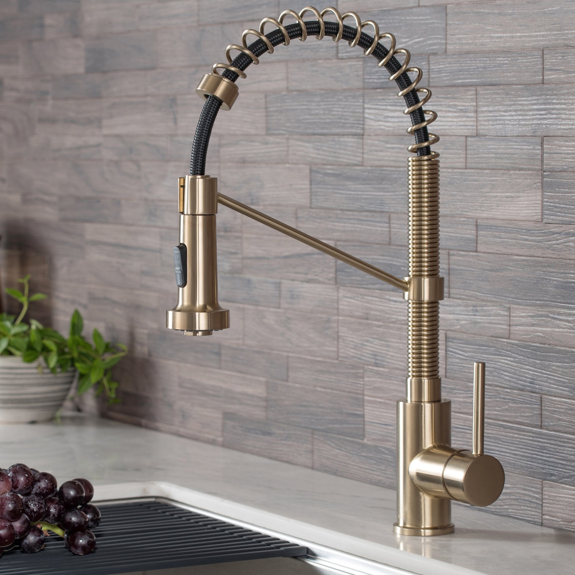 What are the Advantages of Gold Kitchen Faucets?